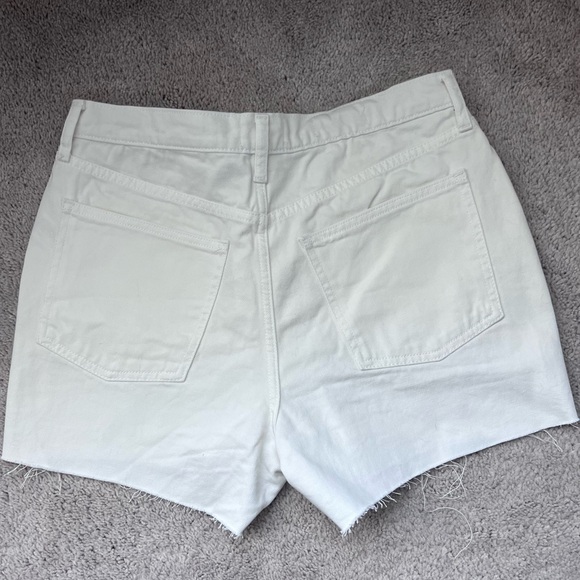 Universal Thread Mid Rise Boyfriend Jean Shorts, Size 6 - Picture 2 of 3